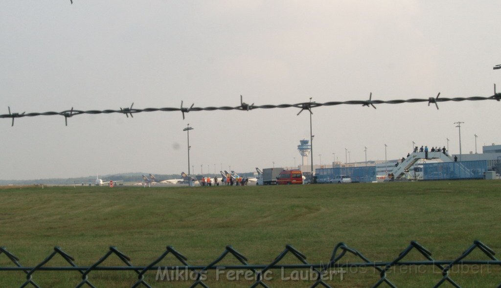 Warten auf den Airbus 380 Koeln Bonn P316.JPG